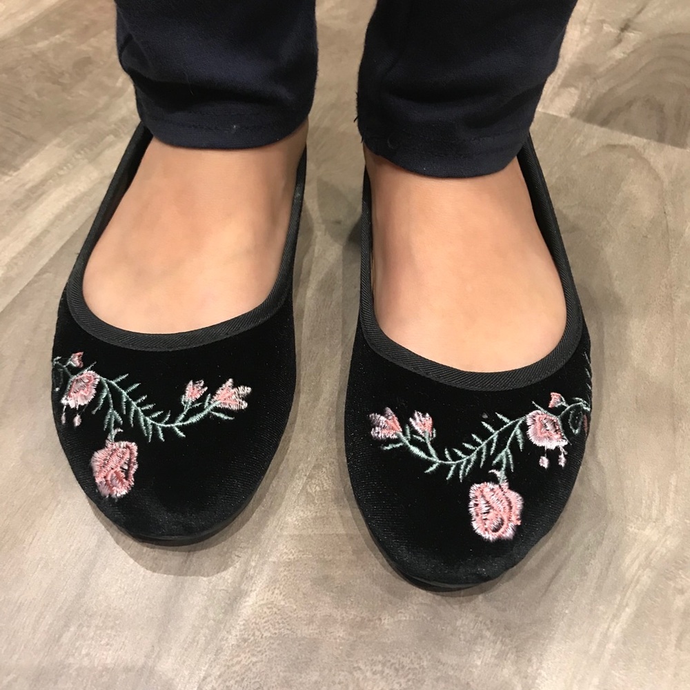 VELVET Floral embroidered ballet flats - like NEW - Picture 7 of 8